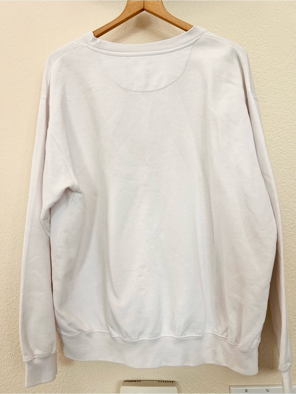 Disney Vintage Style Crewneck Sweatshirt Mickey Minnie Donald Goofy Faded white - Picture 2 of 7